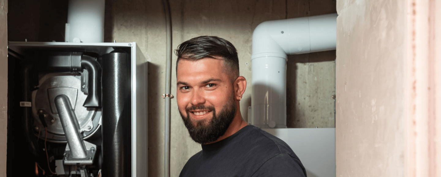 Technicien_entretien_chaudiere_1_b13feaf194_7d03554c97.png