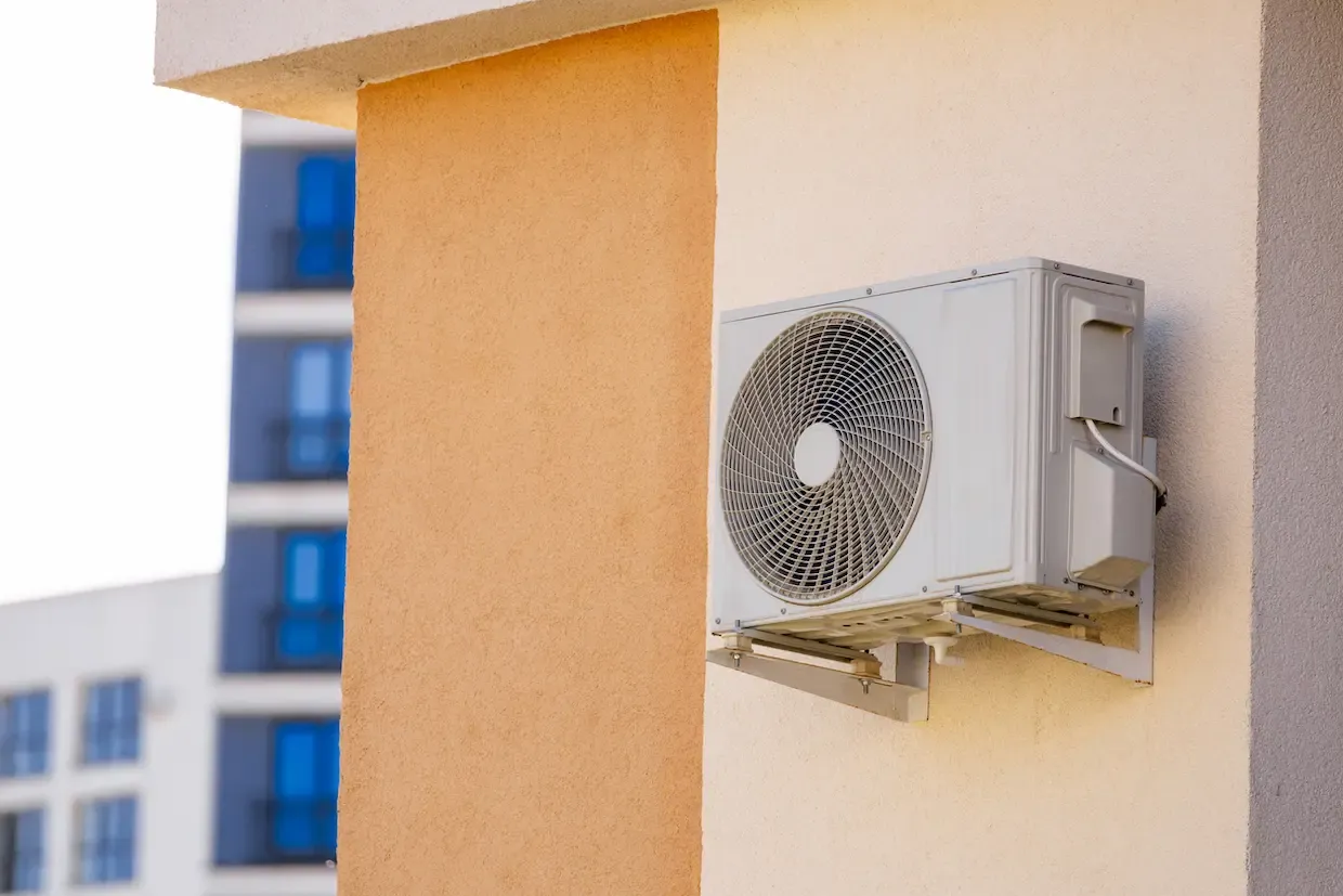 Poser une climatisation sans autorisation de la mairie : que dit la loi ?